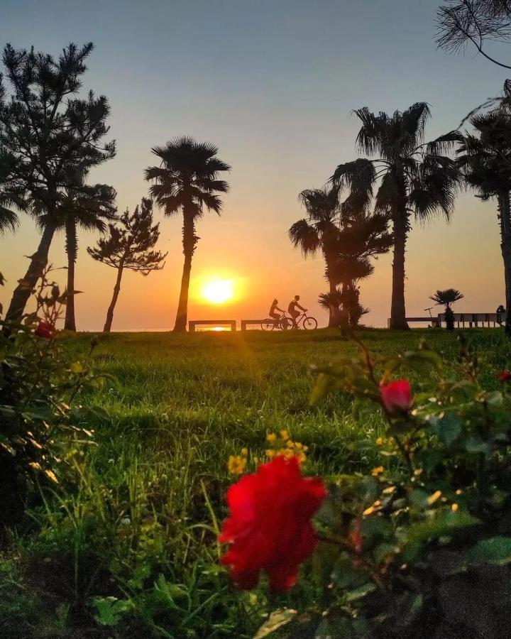 Orbi City Batumi With Sea View Bagian luar foto